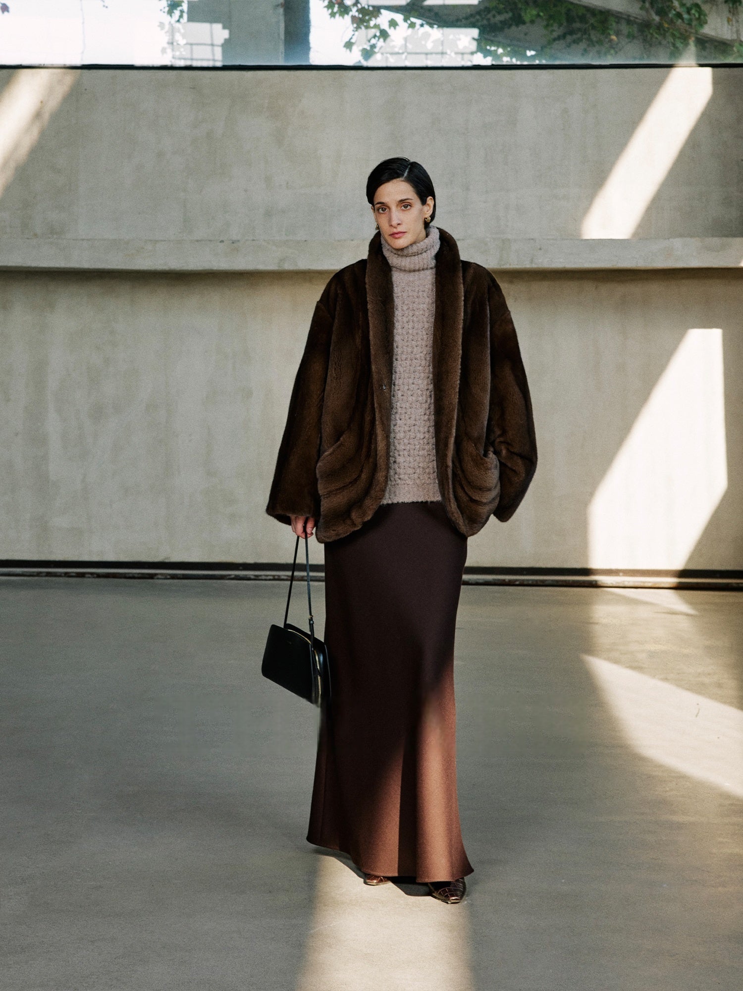 All-Season Fishtail Wool Midi Skirt – Flattering, Elegant Silhouette for a Stunning Look