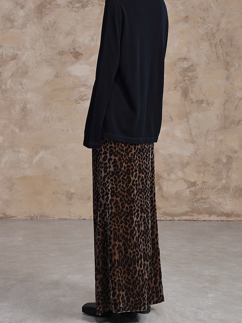 Leopard Velvet Midi Skirt for Women — Slim-Fit High-Waist Fishtail Skirt, Soft & Elegant Fall/Winter Style