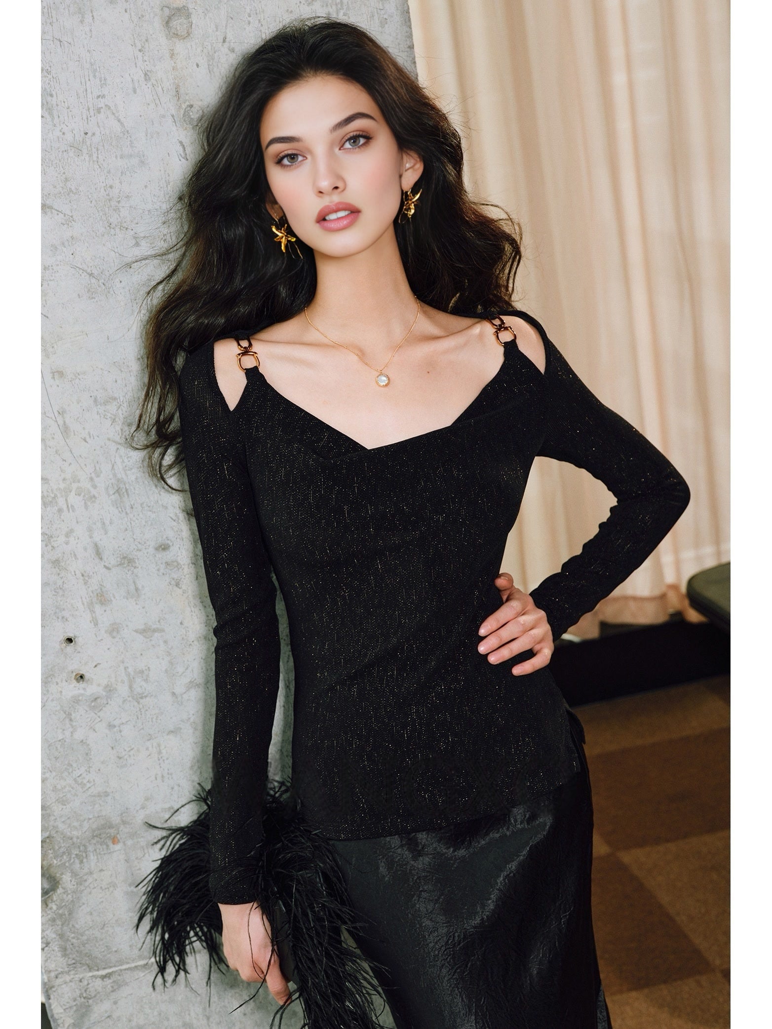 Women’s Starry Sea Luster Knit Top – Draped Neckline, Textured Pleating & Metal Chain Slim Fit