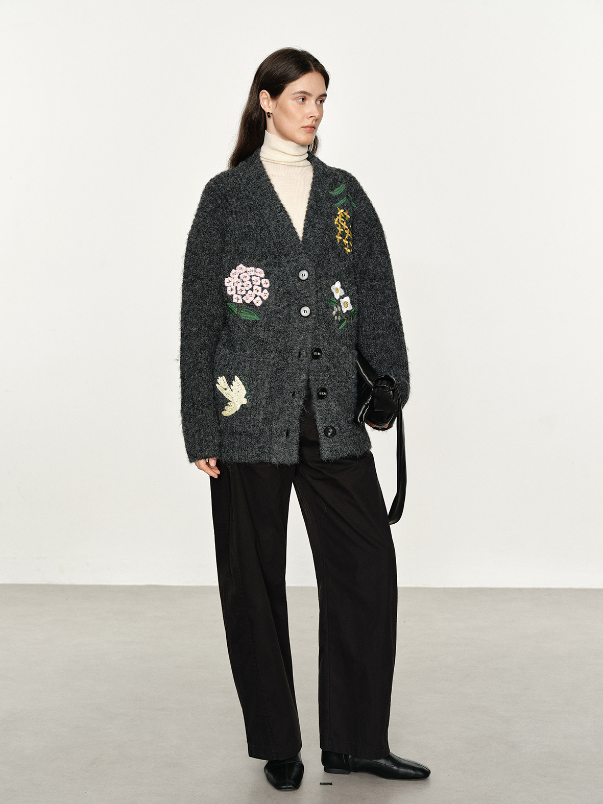 Women's Relaxed Vintage-Inspired Embroidered Wool-Blend V-Neck Knit Cardigan – Loose-Fit Sweater Outerwear