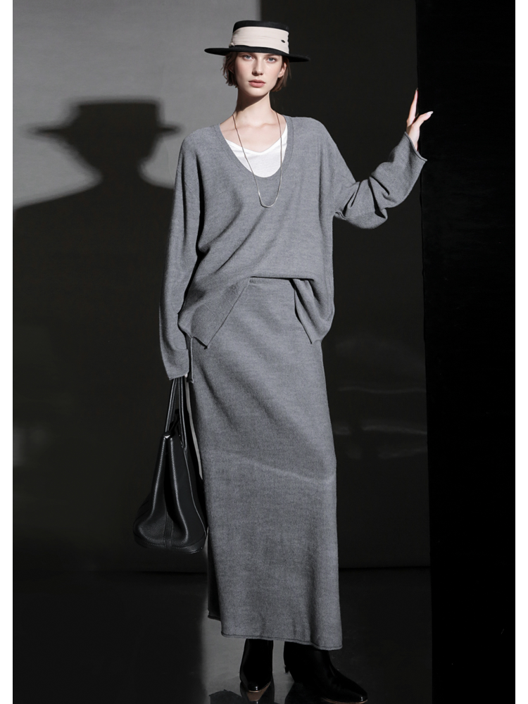 High-End Textured Wool Knit Set for Women – U-Neck Yangzi Yarn Sweater & Stretch Skirt Two-Piece Outfit