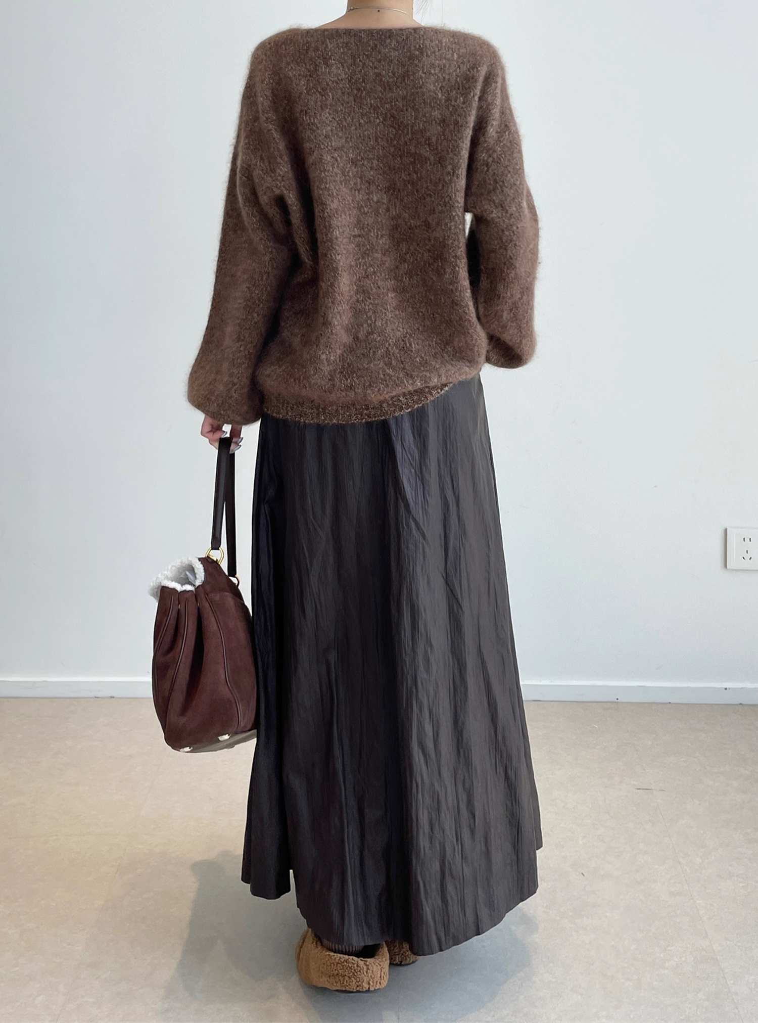 Women’s 100% Wool Brushed Knit Sweater | Seamless Two-Tone V-Neck Pullover with Soft Fuzzy Texture