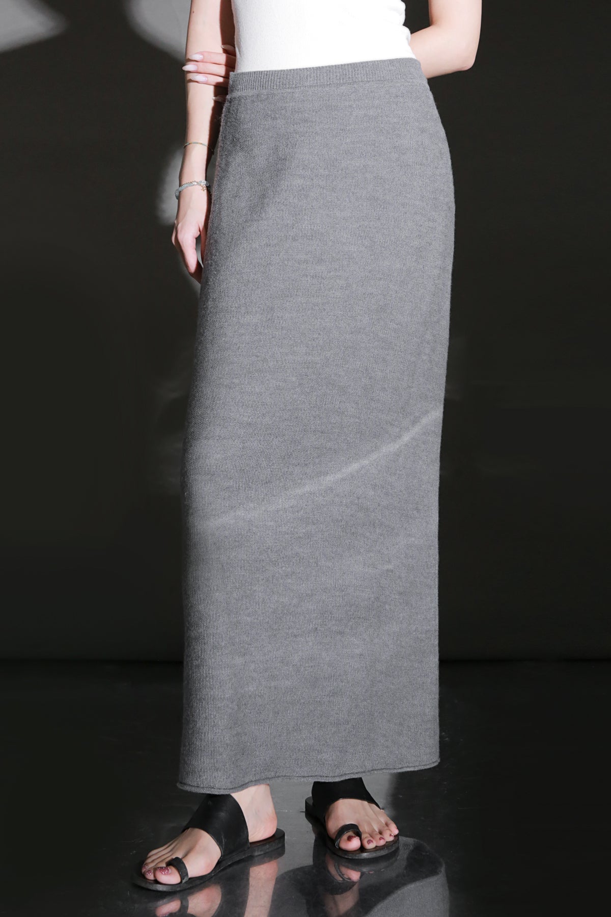 High-End Textured Wool Knit Set for Women – U-Neck Yangzi Yarn Sweater & Stretch Skirt Two-Piece Outfit