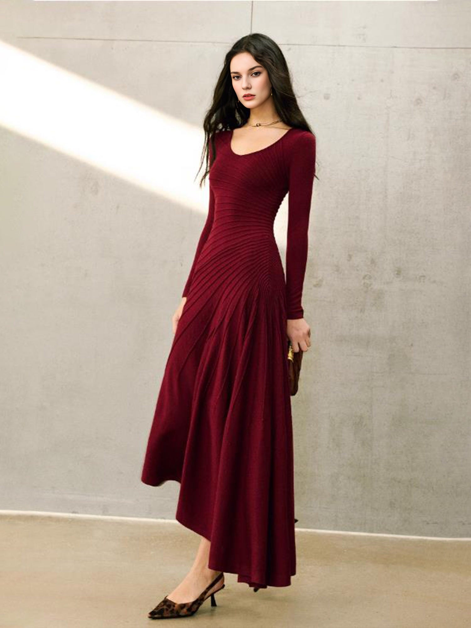 Soft Wool Textured Asymmetric Dress – Skin-Friendly Wool, Radiating Weave, Slim One-Shoulder Fit & Flared Mermaid Hem