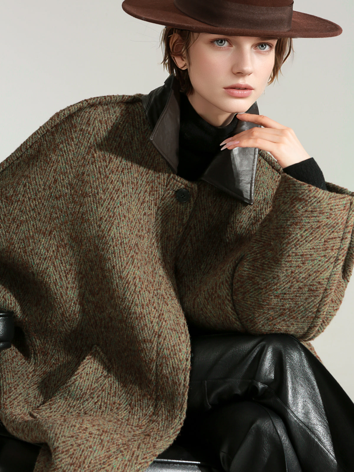 Designer Wool Coat for Women – Double-Faced Herringbone Snowflake Pattern Short Jacket with Leather Collar, Korean Style Winter Outerwear