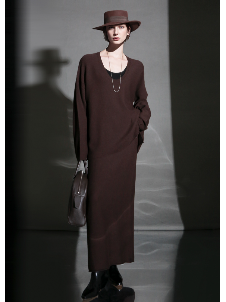 High-End Textured Wool Knit Set for Women – U-Neck Yangzi Yarn Sweater & Stretch Skirt Two-Piece Outfit