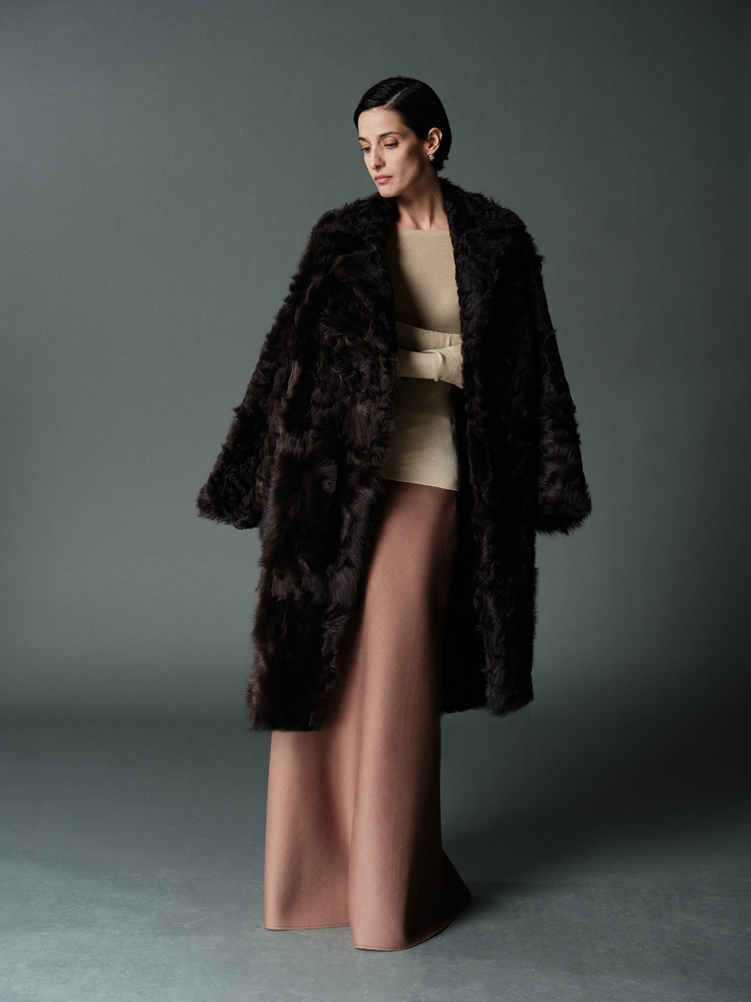 All-Season Fishtail Wool Midi Skirt – Flattering, Elegant Silhouette for a Stunning Look