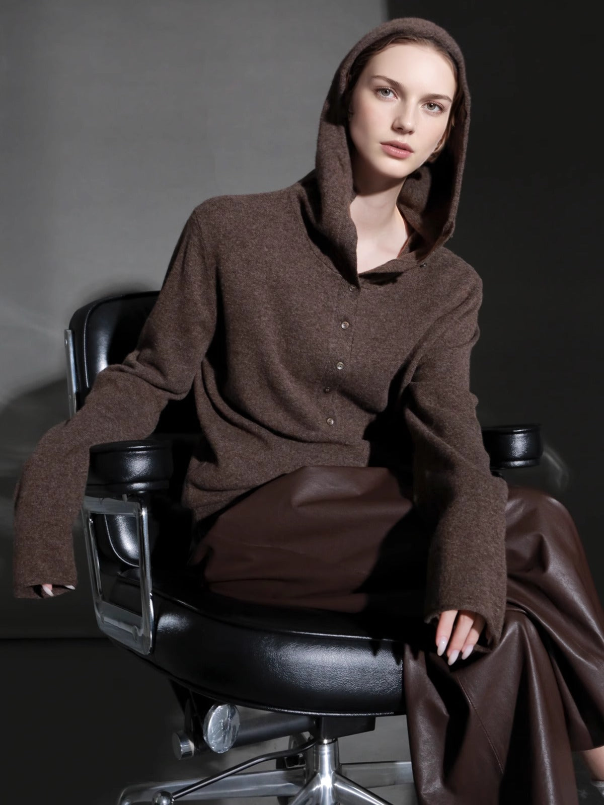 Henry Neck Half-Placket Wool Knit Hoodie – Vintage Relaxed Pullover Sweater for Women, Elegant Commuter Style