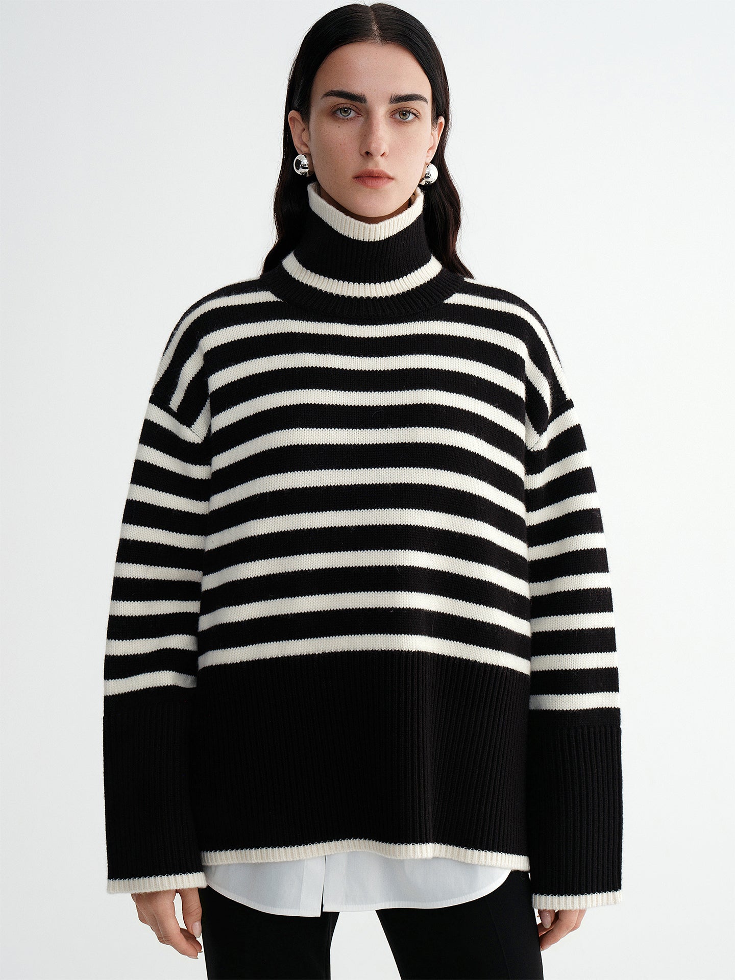 Rhythmic Stripe Wool Turtleneck Sweater – Nordic Relaxed Fit High-Neck Knit for Women