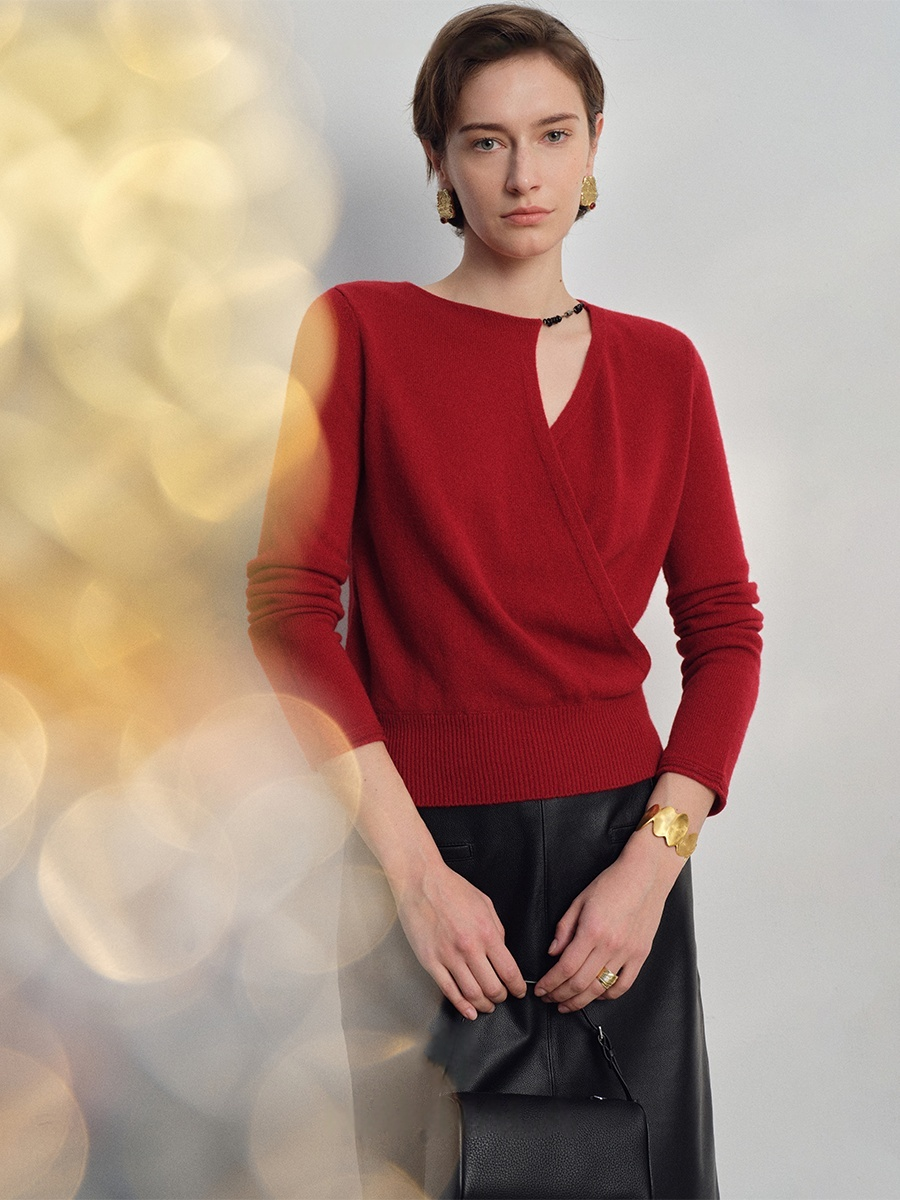 Elegant Cloud-Texture Merino Wool Sweater – Black Onyx Knit Pullover for Women