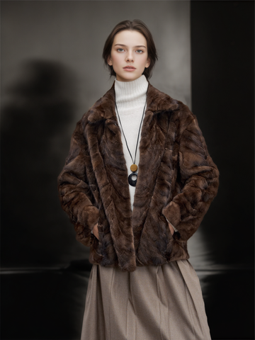 Women’s Short  Mink Fur Coat with Turn-Down Collar | Elegant Winter Jacket