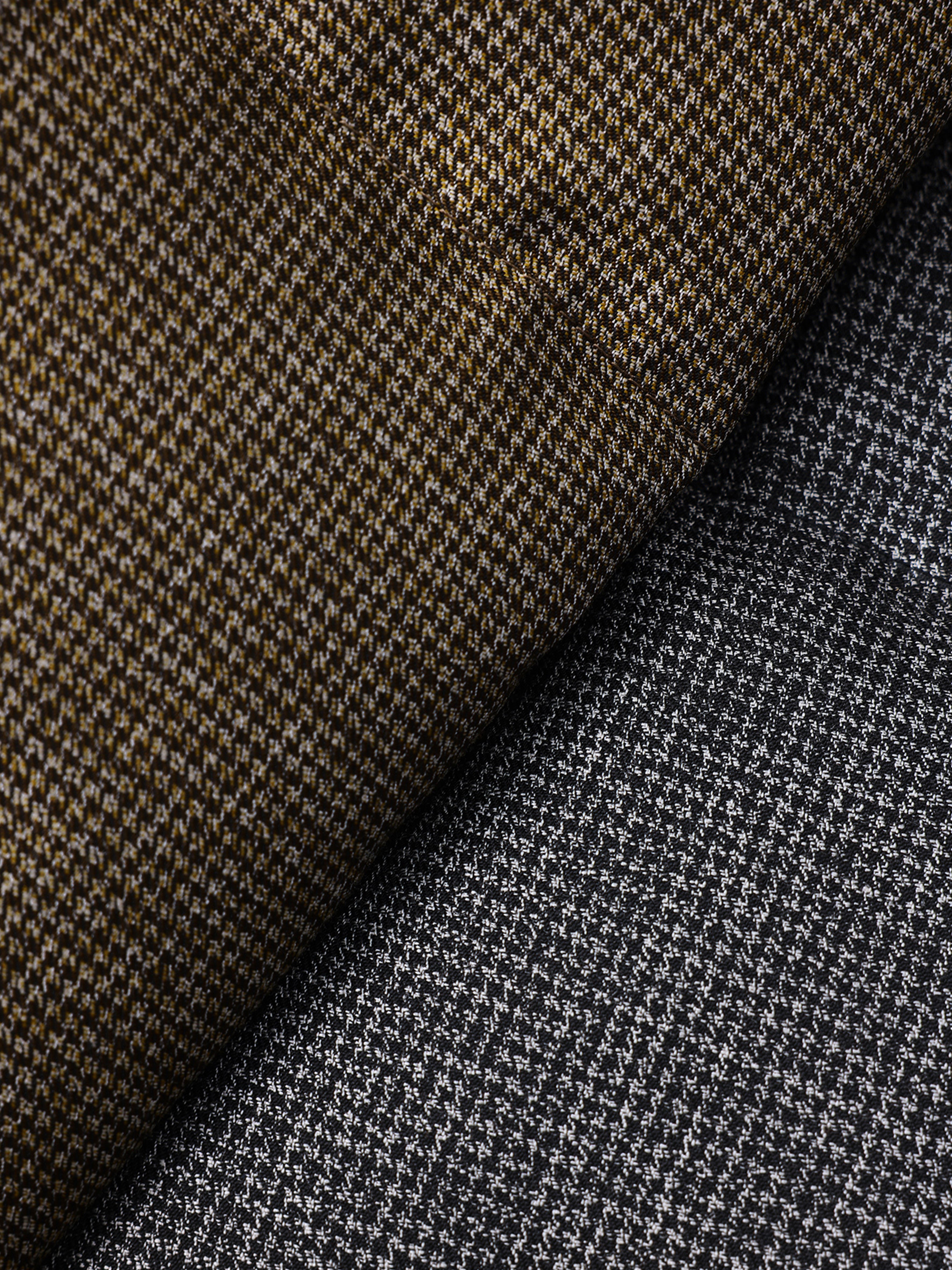 95% White Goose Down Lightweight Puffer Jacket for Women with Leather-Trim Collar and Relaxed MIU-Inspired Design