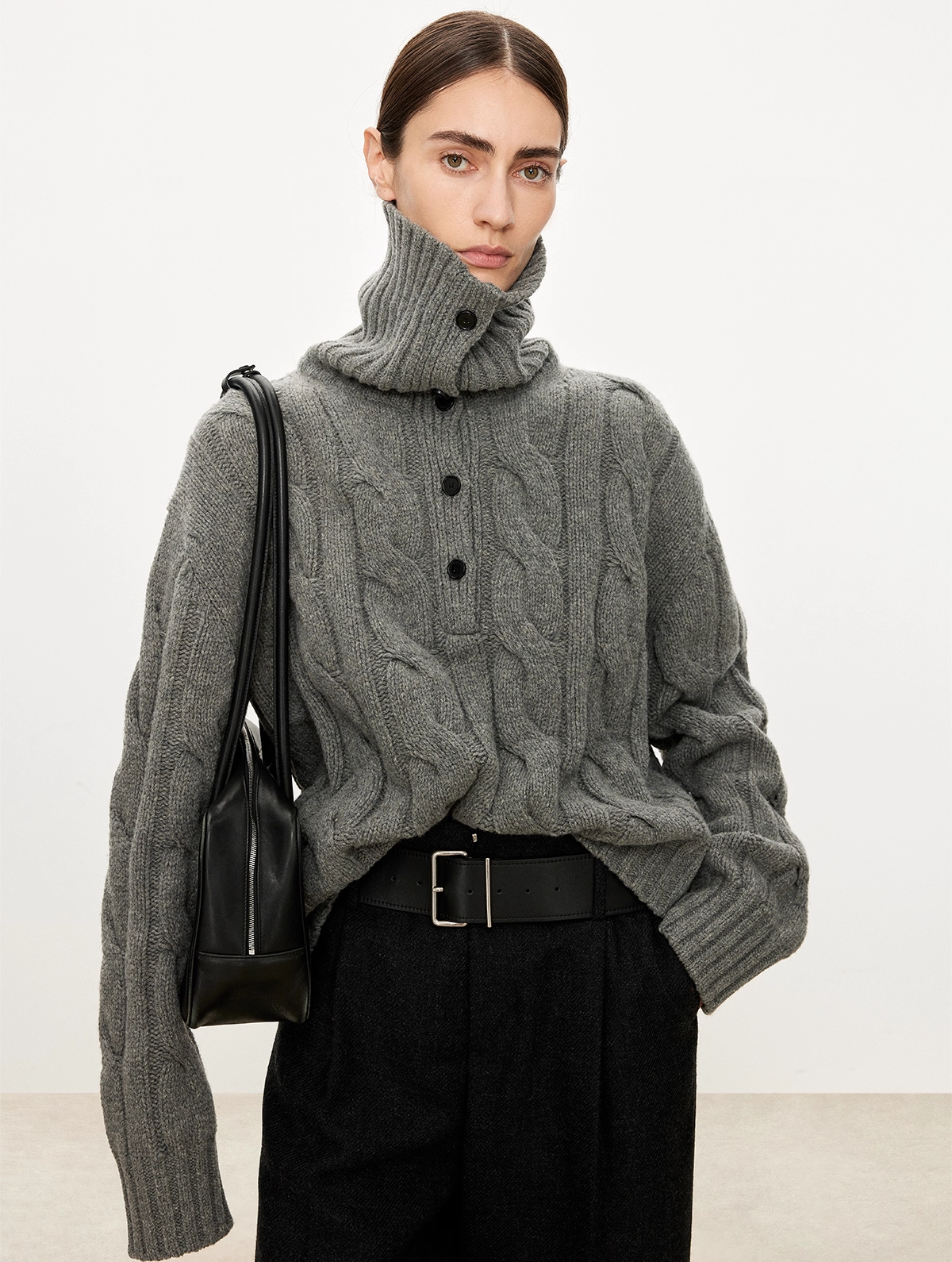 Women’s Vintage "Old-Money" Chunky Cable-Knit Wool Sweater | English-Style T-Silhouette with Stand & Turn-Down Collar